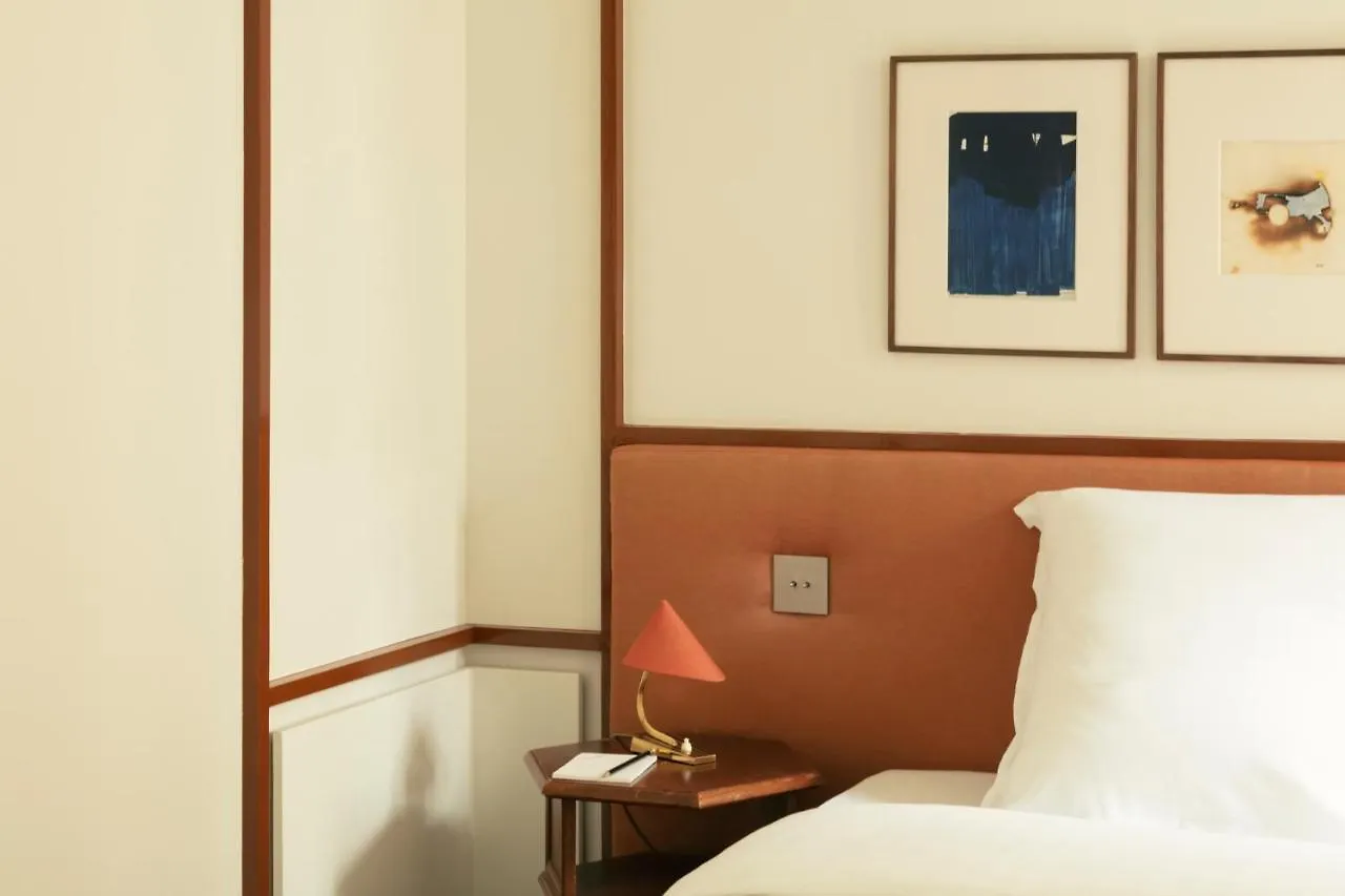 Apartment Pied A Terre Saint Honore Paris